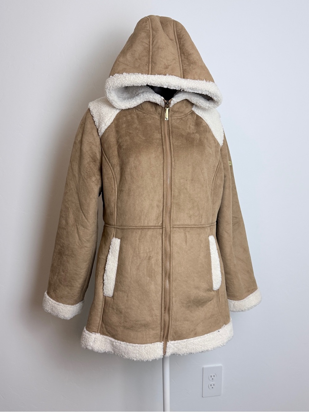Koolaburra by UGG Tan Hooded Puffer Jacket with White Faux-Shearling Trim Size L